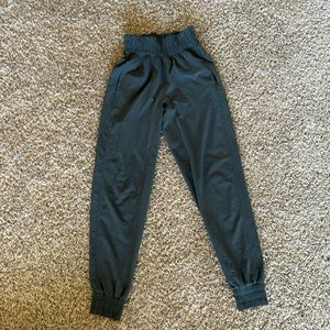 Women’s size 2 lululemon pants.